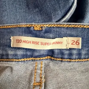 Levi’s 720 High Rise Super Skinny Distressed Jeans Size 26 thumbnail 5
