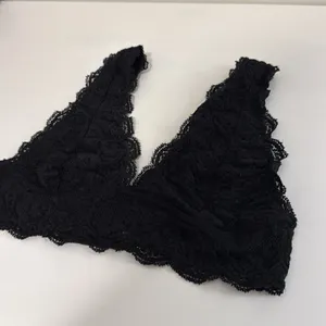Black Lace Bralette Size M thumbnail 2