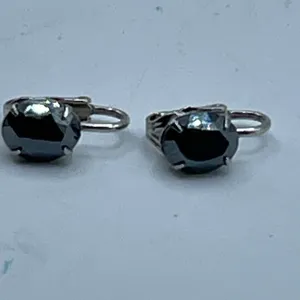 Vintage hematite silvertone clip earrings. thumbnail 4