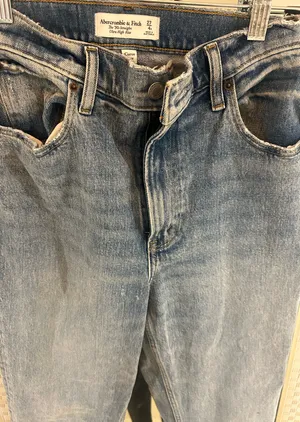 Abercrombie Curve Love 90s Straight Ultra High-Rise thumbnail 4