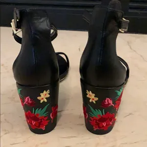 Kenneth Cole Reaction Lolita Embroidered Heels 9.5 thumbnail 2