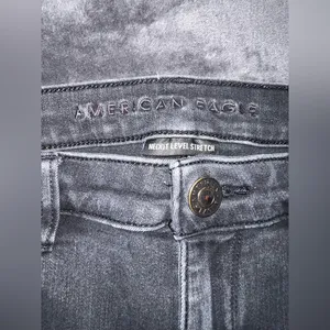 American Eagle High-Waisted Jegging in Black Size 10 Long thumbnail 15