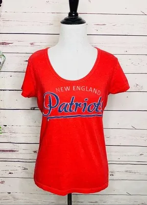 NFL New England Patriots Red & Blue T-Shirt Women’s Size Medium thumbnail 1
