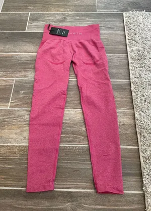 NVGTN Crimson Contour Seamless Leggings thumbnail 3