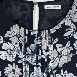 Luna Project Black & White Floral Long Sleeve Pintucked Blouse Size M thumbnail 5