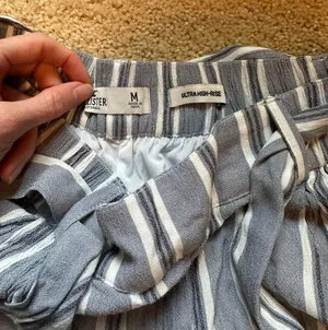 Hollister Ultra High Rise Linen Blue Striped Tie Pants thumbnail 5