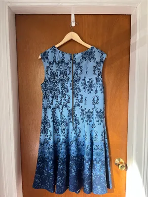 • 2 woman’s sleeveless patterned dresses• Blue Size L thumbnail 6