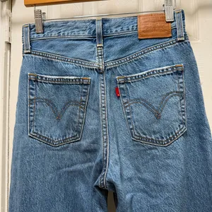 Levi’s Ribcage Straight Ankle Medium Wash Jeans Size 26 thumbnail 5
