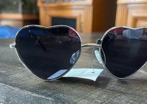 Boutique Heart-Shaped Metal Frame Black Sunglasses thumbnail 1