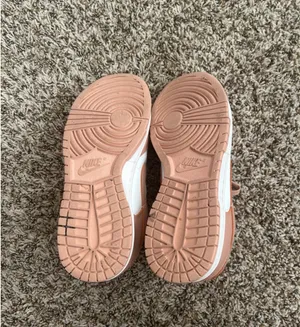 Nike Dunk Low "Rose Whisper" thumbnail 5