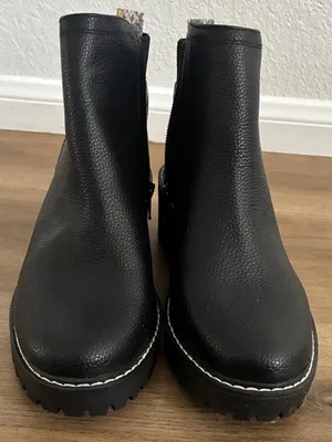 Universal Thread NWT Taci Chelsea Ankle Boots Jet Black Lug Sole Booties 9.5 thumbnail 5