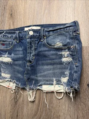 Hollister Frayed Dark Blue Distressed Denim Mini Skirt Size 3 (waist 26) thumbnail 4