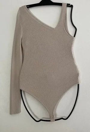 Abercrombie & Fitch Asymmetrical Ribbed Bodysuit One Shoulder Long Sleeve Size M thumbnail 1