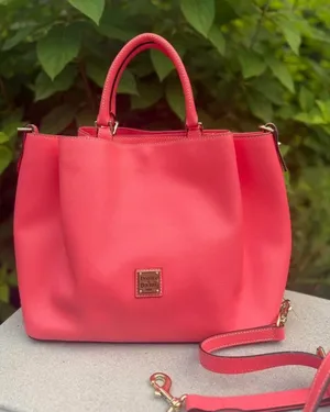 Dooney & Bourke Large Saffiano Barlow in excellent condition thumbnail 1
