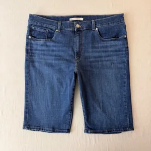 Levi's Classic Bermuda Shorts 33 Dark Wash Denim Jorts 90s Style thumbnail 2