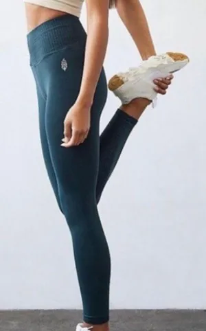 Free People NWOT Happiness Runs Crop & Good Karma 7/8 Legging XS/S MSRP $118 SET thumbnail 1
