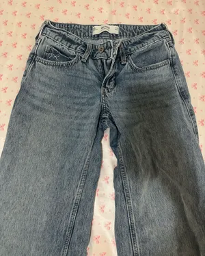 Hollister Bow Jeans Embroidered Low-Rise thumbnail 1
