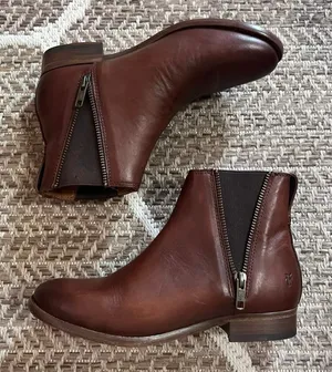 Frye Carly Zippper Chelsea Boot Sz 6.5B thumbnail 1