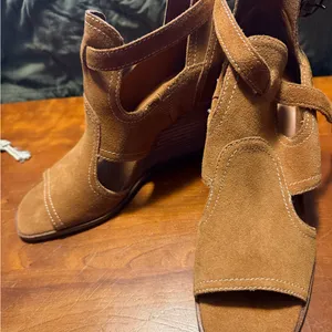 Lucky Brand Tan Suede Wedges thumbnail 2