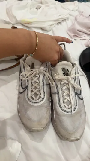 Nike Tennis Shoes Women’s thumbnail 2