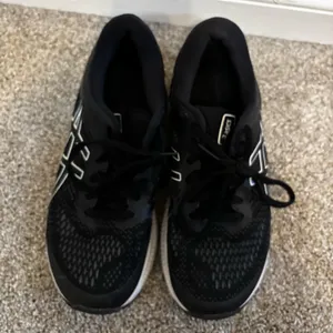 Asics Gel-Kayano 26 Black & White Running Shoe Women’s Size 7.5 thumbnail 5