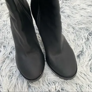 Milan Runway high knee boots Fall 2011 size 38 thumbnail 9