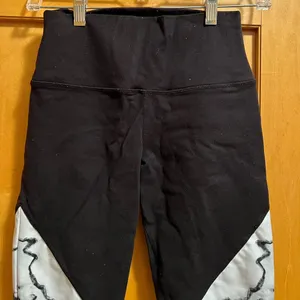Alo yoga mesh leggings - black & white thumbnail 2