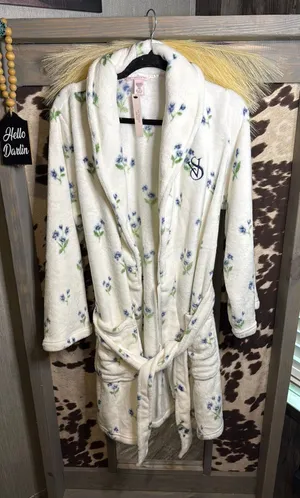 Victoria's Secret Robe thumbnail 1