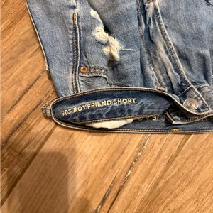 American Eagle 90s Boyfriend Shorts thumbnail 2