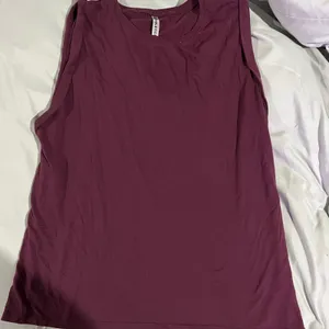Fabletics tank top thumbnail 1