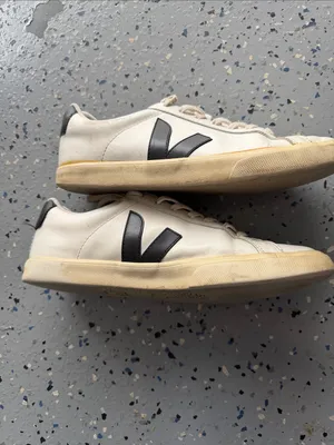 Veja White Sneakers with Black V Logo well used size 41 thumbnail 4