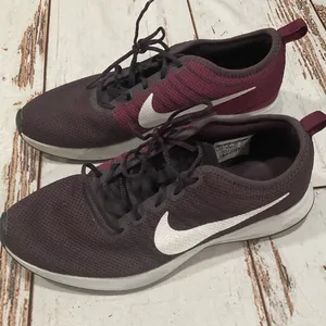 Womens Nike Dual Tone‎ Racer Purple Magenta Running Shoes thumbnail 1