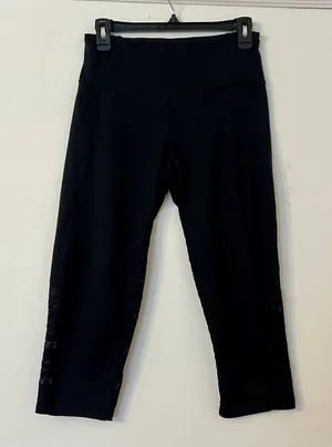 Champion Capri Leggings with mesh/mesh type detail on bottom in black sz medium thumbnail 1
