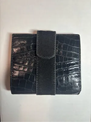 Ferragamo Vintage Vara Bow Wallet Croc Embossed Black Leather Compact Bifold thumbnail 3