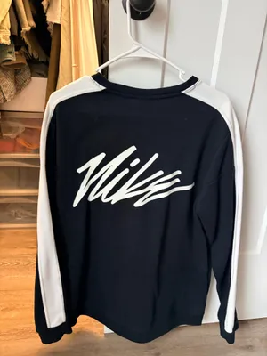 Nike Men's Black and White Crewneck Sweatshirt thumbnail 4