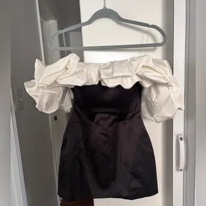 BABYBoo Off-Shoulder Black & White Ruffle Mini Dress S thumbnail 7
