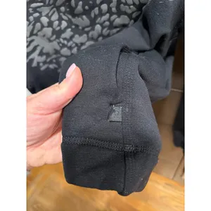 Lululemon Women's Snapshot Crewneck Sweatshirt in black gray animal‎ size 12 thumbnail 3