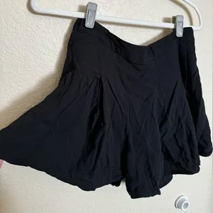Aritzia Sunday Best Pleated Shorts Sz 6‎ in Black Flowy Skort thumbnail 1