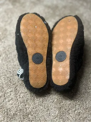 UGG Black Fuzzy Logo Strap Slide Sandals 6. No flaws thumbnail 2