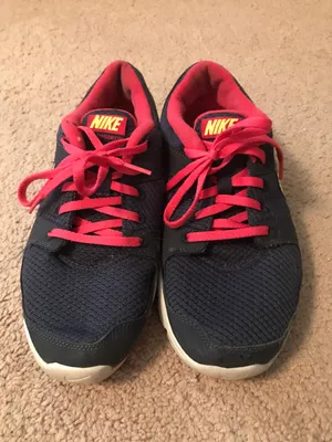 Nike Tennis Shoes thumbnail 4