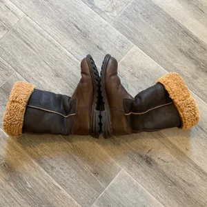 UGG Brooks Tall Leather Shearling Flat Boots 5490 Size 7 Women's Winter Warm thumbnail 3