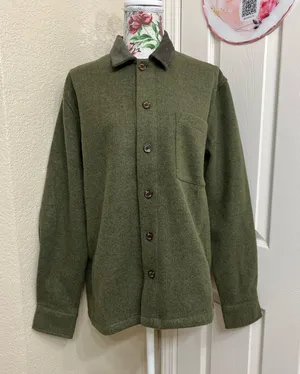 Common People olive green button thumbnail 1