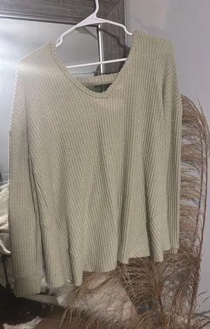 American Eagle Outfitters Sweater thumbnail 1