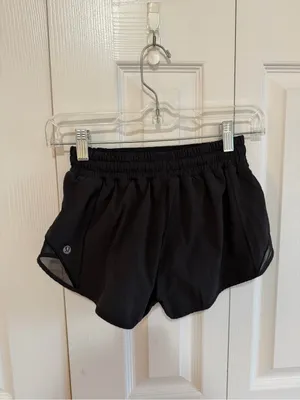 Lululemon Hotty Hot Short II 2.5" Black Size 4 Reg thumbnail 5