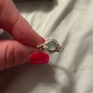 Pretty stone ring thumbnail 1