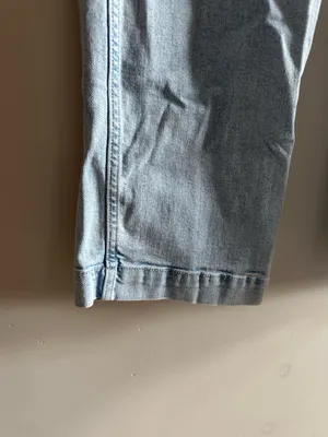 Old Navy Extra High-Rise Wide Leg Jeans thumbnail 4