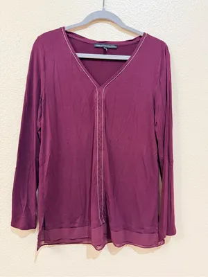 White House Black Market Burgundy Embellished V-Neck Chiffon Hem Top M thumbnail 2