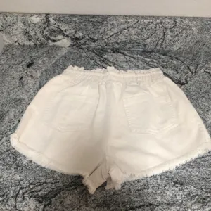 She + Sky Size M Paper Bag Waist Denim Jeans Shorts Ivory Off White Shorts thumbnail 2