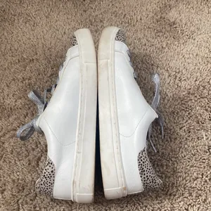Universal Threads star sneaker with leopard print and silver laces thumbnail 5