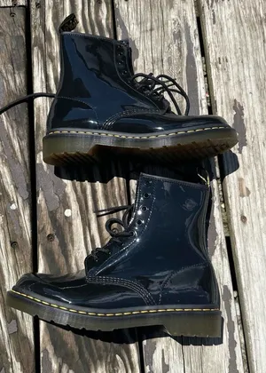 Dr. Martens 1460 Eight-Eye 8 Hole Patent Leather Boots Women’s Size 9 thumbnail 1